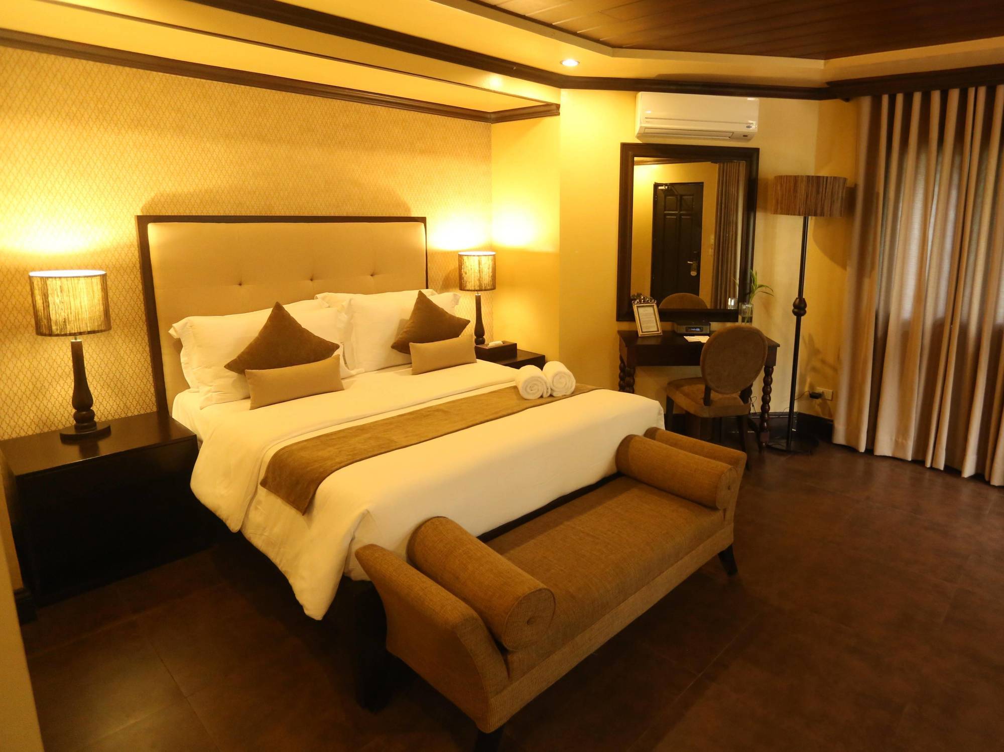 Hotel Hillcreek Gardens Tagaytay Luksuhin Exterior foto